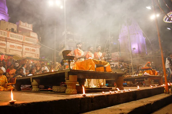 Варанаси Индия Ноябрь 2018 View Ganga Aarti Ceremony Dashwamedh Ghat — стоковое фото