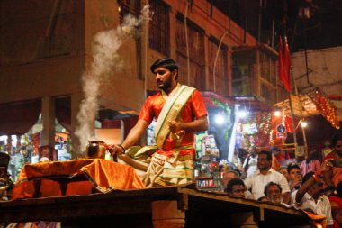 Varanasi Hindistan 7 Kasım 2018 Varanasi Dashashwamedh Ghat Ganga Aarti törende görünümünü