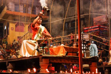 Varanasi Hindistan 7 Kasım 2018 Varanasi Dashashwamedh Ghat Ganga Aarti törende görünümünü