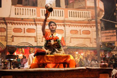 Varanasi Hindistan 7 Kasım 2018 Varanasi Dashashwamedh Ghat Ganga Aarti törende görünümünü