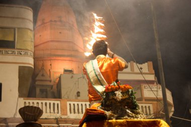 Varanasi Hindistan 7 Kasım 2018 Varanasi Dashashwamedh Ghat Ganga Aarti törende görünümünü