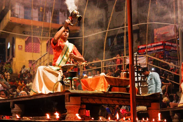 Varanasi Hindistan Kasım 2018 Varanasi Dashashwamedh Ghat Ganga Aarti Törende — Stok fotoğraf