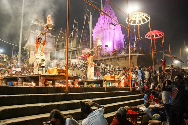 Βαρανάσι Ινδία Νοεμβρίου 2018 Προβολή Της Τελετής Ganga Aarti Στο — Φωτογραφία Αρχείου