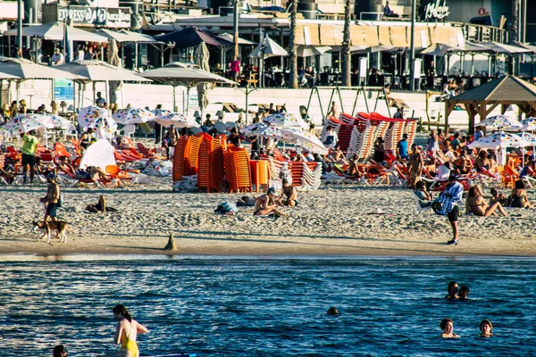 Tel Aviv Israel Octubre 2019 Vista Gente Desconocida Divirtiéndose Playa — Foto de Stock