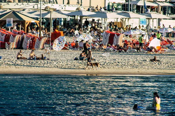 Tel Aviv Israel Octubre 2019 Vista Gente Desconocida Divirtiéndose Playa — Foto de Stock