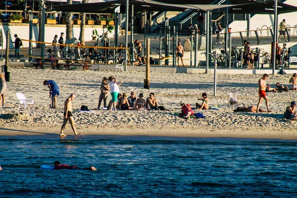 2019 Tel Aviv Israel 모르는 사람들 텔아비브 해변에서 즐거운 시간을 — 스톡 사진