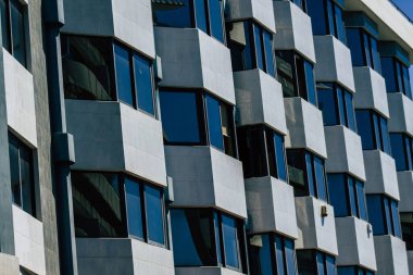 Limasol Kıbrıs Rum Kesimi 28 Mayıs 2020 Kıbrıs Rum Kesimi 'nin Limasol adasındaki bir binanın cephesine bakmaktadır.