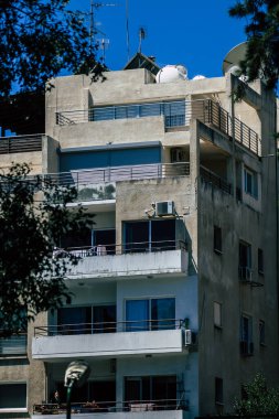 Kıbrıs Rum Kesimi 28 Mayıs 2020 'de Kıbrıs Rum Kesimi' nin Limasol kentinin göbeğindeki sahil caddesinde bulunan belediye kamu bahçesi manzarası