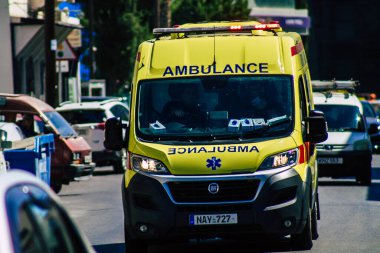 Kıbrıs Rum Kesimi 28 Mayıs 2020 Kıbrıs Rum Kesimi Kıbrıs Rum Kesimi 'nin Limasol adasının sokaklarında yürüyen geleneksel Kıbrıs ambulansı görülüyor