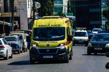 Kıbrıs Rum Kesimi 28 Mayıs 2020 Kıbrıs Rum Kesimi Kıbrıs Rum Kesimi 'nin Limasol adasının sokaklarında yürüyen geleneksel Kıbrıs ambulansı görülüyor