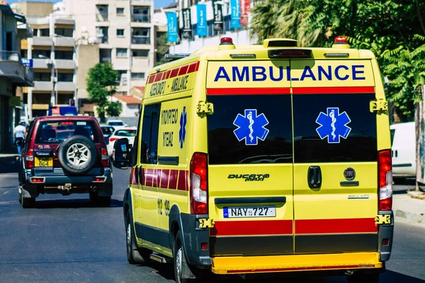 Limassol Cypern Maj 2020 Visa Traditionell Cypriotisk Ambulans Rullande Gatorna — Stockfoto