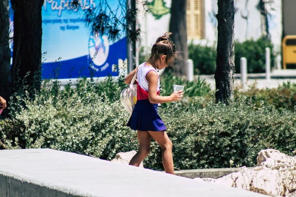 Limassol Chipre Maio 2020 Vista Uma Jovem Não Identificada Andando — Fotografia de Stock
