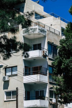 Limasol Kıbrıs Rum Kesimi 28 Mayıs 2020 Kıbrıs Rum Kesimi 'nin Limasol adasındaki bir binanın cephesine bakmaktadır.