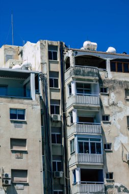 Limasol Kıbrıs Rum Kesimi 28 Mayıs 2020 Kıbrıs Rum Kesimi 'nin Limasol adasındaki bir binanın cephesine bakmaktadır.