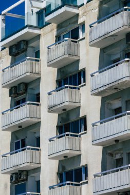 Limasol Kıbrıs Rum Kesimi 28 Mayıs 2020 Kıbrıs Rum Kesimi 'nin Limasol adasındaki bir binanın cephesine bakmaktadır.