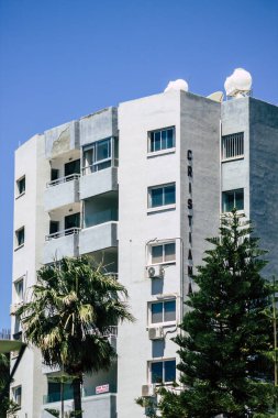 Limasol Kıbrıs Rum Kesimi 28 Mayıs 2020 Kıbrıs Rum Kesimi 'nin Limasol adasındaki bir binanın cephesine bakmaktadır.