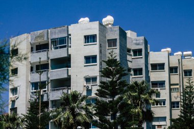 Limasol Kıbrıs Rum Kesimi 28 Mayıs 2020 Kıbrıs Rum Kesimi 'nin Limasol adasındaki bir binanın cephesine bakmaktadır.