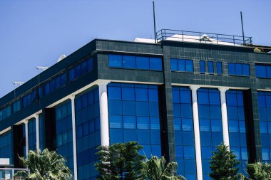 Limasol Kıbrıs Rum Kesimi 28 Mayıs 2020 Kıbrıs Rum Kesimi 'nin Limasol adasındaki bir binanın cephesine bakmaktadır.