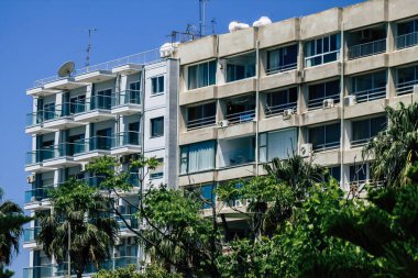 Limasol Kıbrıs Rum Kesimi 28 Mayıs 2020 Kıbrıs Rum Kesimi 'nin Limasol adasındaki bir binanın cephesine bakmaktadır.