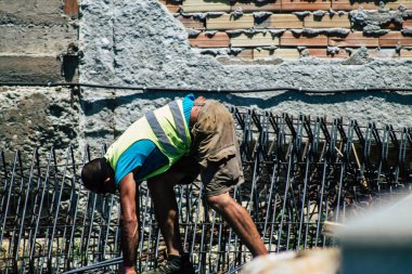 Kıbrıs Rum Kesimi 29 Mayıs 2020 'de Kıbrıs Rum Kesimi' nin Limasol kentindeki yeni bir inşaatta çalışan kimliği belirsiz kişilerin görüntüsü