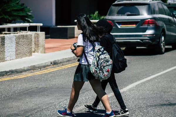 Limassol Chypre Mai 2020 Vue Adolescents Non Identifiés Marchant Dans — Photo