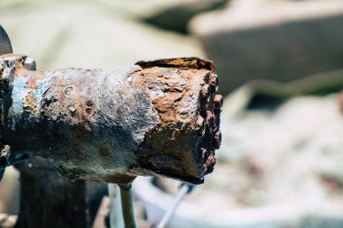 Kıbrıs Rum Kesimi, 30 Mayıs 2020 'de Kıbrıs Rum Kesimi' nin eski Limasol limanında demirlemiş bir balıkçı teknesinin yakını.