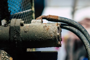 Kıbrıs Rum Kesimi, 30 Mayıs 2020 'de Kıbrıs Rum Kesimi' nin eski Limasol limanında demirlemiş bir balıkçı teknesinin yakını.