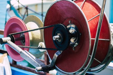 Kıbrıs Rum Kesimi, 30 Mayıs 2020 'de Kıbrıs Rum Kesimi' nin eski Limasol limanında demirlemiş bir balıkçı teknesinin yakını.