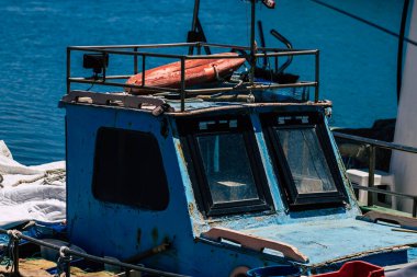 Kıbrıs Rum Kesimi, 30 Mayıs 2020 'de Kıbrıs Rum Kesimi' nin eski Limasol limanında demirlemiş bir balıkçı teknesinin yakını.