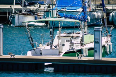 Limasol Kıbrıs Rum Kesimi 30 Mayıs 2020 Kıbrıs Rum Kesimi 'nin eski Limasol limanında demirlemiş bir teknenin görüntüsü