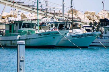 Limasol Kıbrıs Rum Kesimi 30 Mayıs 2020 Kıbrıs Rum Kesimi 'nin eski Limasol limanında demirlemiş bir teknenin görüntüsü