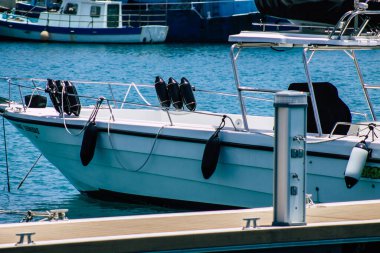 Limasol Kıbrıs Rum Kesimi 30 Mayıs 2020 Kıbrıs Rum Kesimi 'nin eski Limasol limanında demirlemiş bir teknenin görüntüsü