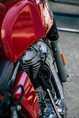 Kıbrıs Rum Kesimi 30 Mayıs 2020 'de Kıbrıs Rum Kesimi' nin Limasol adasında park halindeki Royal Enfield motosikletinin yakın çekimi