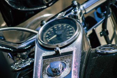 Kıbrıs Rum Kesimi 30 Mayıs 2020 'de Kıbrıs Rum Kesimi' nin Limasol adasında park halindeki Harley Davidson motorsikletine yakın çekim