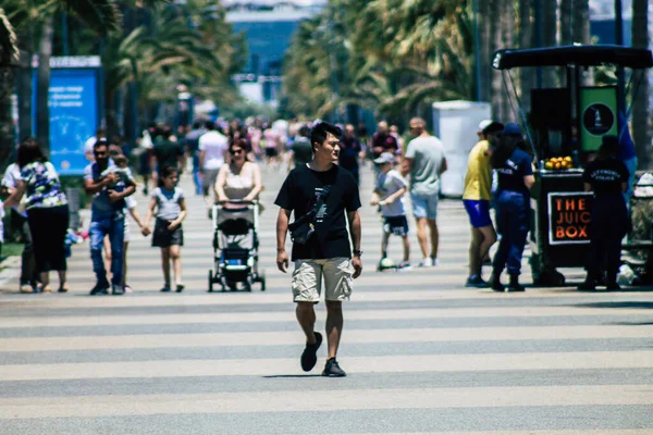 Лимассол Кипр Мая 2020 Вид Неопознанных Людей Идущих Набережной Лимассола — стоковое фото