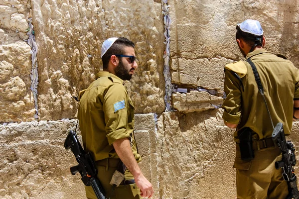 Jerusalén Israel Mayo 2018 Vista Soldados Israelíes Rezando Frente Muro — Foto de Stock