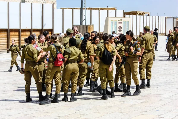 Jerusalén Israel Mayo 2018 Vista Los Soldados Israelíes Pie Plaza — Foto de Stock