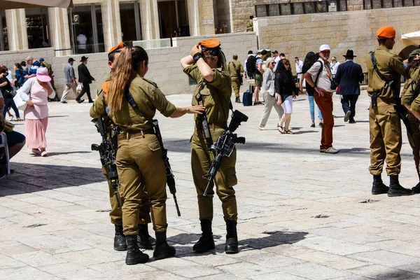 Jerusalén Israel Mayo 2018 Vista Los Soldados Israelíes Pie Plaza — Foto de Stock