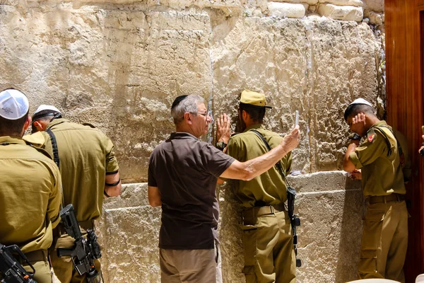 Jerozolima Izrael Maj 2018 Widok Żołnierzy Izraelskich Modlących Się Przed — Zdjęcie stockowe