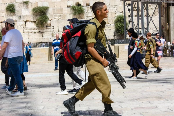 Jerusalén Israel Mayo 2018 Vista Soldados Israelíes Caminando Plaza Del — Foto de Stock