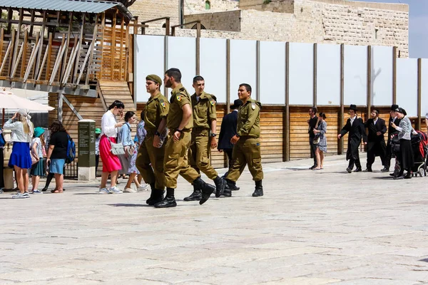 Jerusalén Israel Mayo 2018 Vista Soldados Israelíes Caminando Plaza Del — Foto de Stock