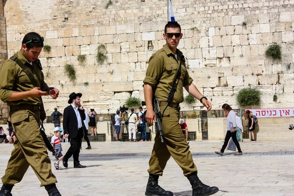 Jerusalén Israel Mayo 2018 Vista Soldados Israelíes Caminando Plaza Del — Foto de Stock