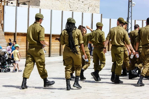 Jerusalén Israel Mayo 2018 Vista Soldados Israelíes Caminando Plaza Del — Foto de Stock