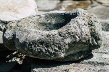 Limasol Kıbrıs Rum Kesimi 01 Haziran 2020, Kıbrıs Rum Kesimi 'nin Limasol kentinin tarihi merkezinde yer alan eski liman yakınlarındaki ortaçağ Limasol Kalesi' nin arkeolojik kalıntılarına bakınız.