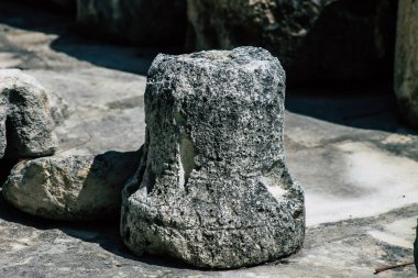 Limasol Kıbrıs Rum Kesimi 01 Haziran 2020, Kıbrıs Rum Kesimi 'nin Limasol kentinin tarihi merkezinde yer alan eski liman yakınlarındaki ortaçağ Limasol Kalesi' nin arkeolojik kalıntılarına bakınız.