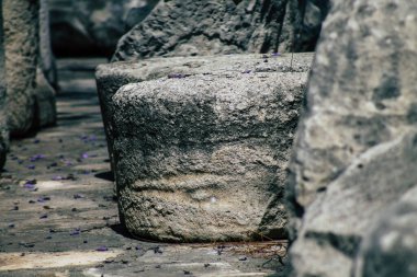 Limasol Kıbrıs Rum Kesimi 01 Haziran 2020, Kıbrıs Rum Kesimi 'nin Limasol kentinin tarihi merkezinde yer alan eski liman yakınlarındaki ortaçağ Limasol Kalesi' nin arkeolojik kalıntılarına bakınız.