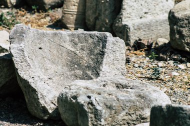 Limasol Kıbrıs Rum Kesimi 01 Haziran 2020, Kıbrıs Rum Kesimi 'nin Limasol kentinin tarihi merkezinde yer alan eski liman yakınlarındaki ortaçağ Limasol Kalesi' nin arkeolojik kalıntılarına bakınız.