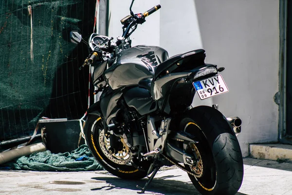 Limassol Chipre Junho 2020 Fecho Uma Motocicleta Estacionada Nas Ruas — Fotografia de Stock