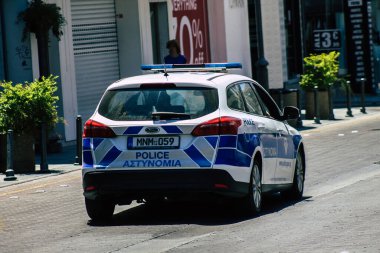 Limasol Kıbrıs Rum Kesimi 01 Haziran 2020 Kıbrıs Rum Kesimi 'nin Kıbrıs Rum Kesimi' ndeki Limasol adasının sokaklarında geleneksel bir Kıbrıs polis aracının görüntüsü