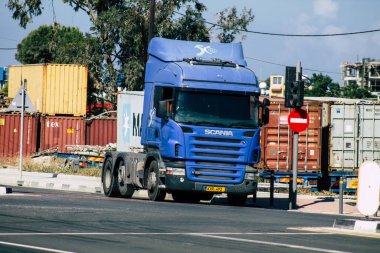 Kıbrıs Rum Kesimi 3 Haziran 2020 Kıbrıs Rum Kesimi 'nde Limasol limanı yakınlarında bir kamyonun görüntüsü